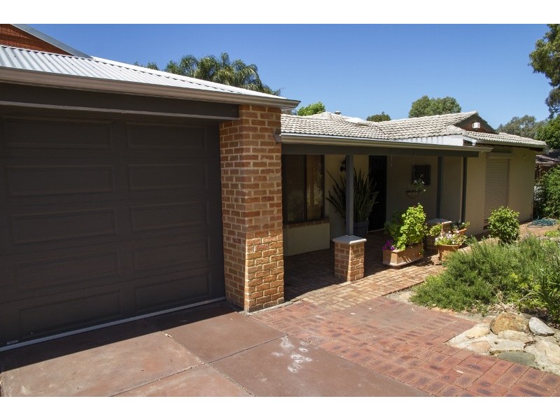 61 Blackadder Road, Swan View WA 6056