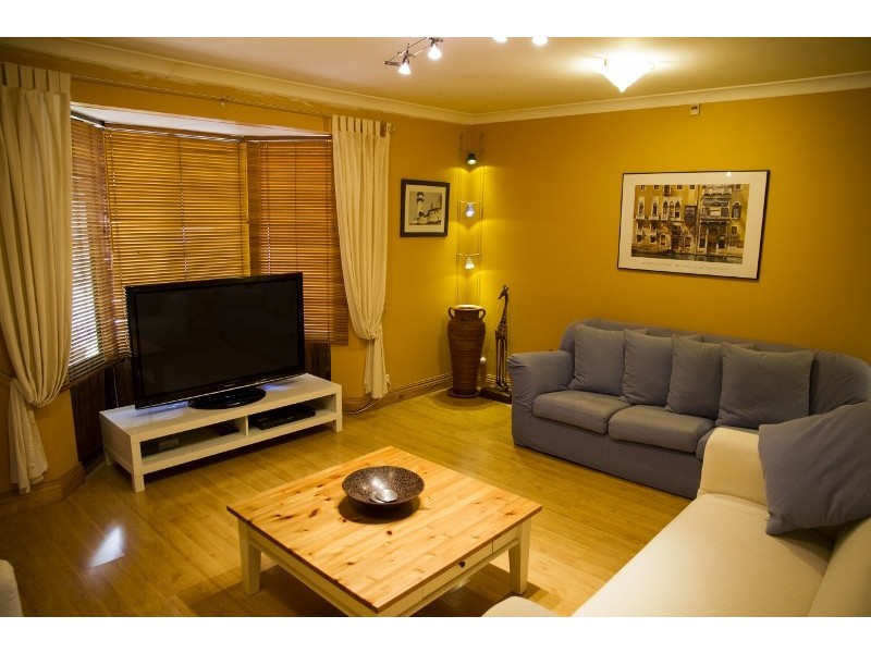 61 Blackadder Road, Swan View WA 6056