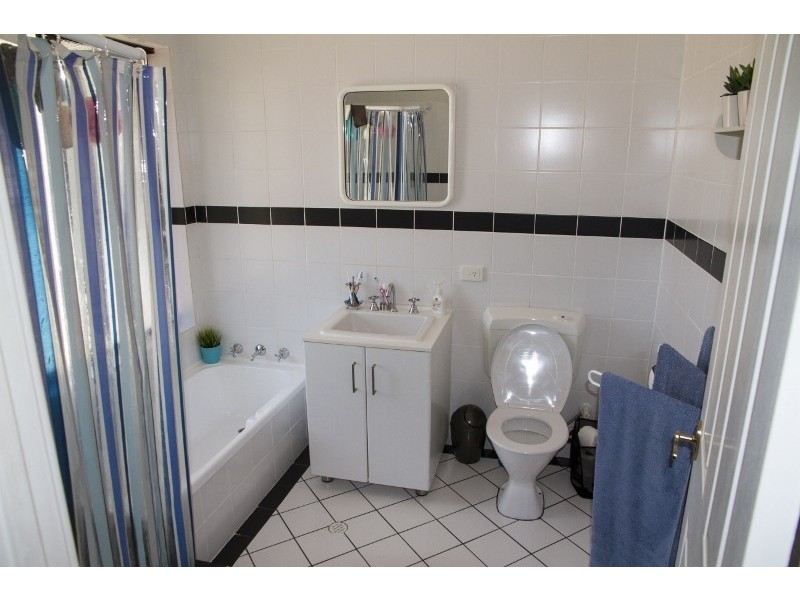 61 Blackadder Road, Swan View WA 6056