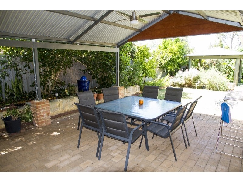 61 Blackadder Road, Swan View WA 6056