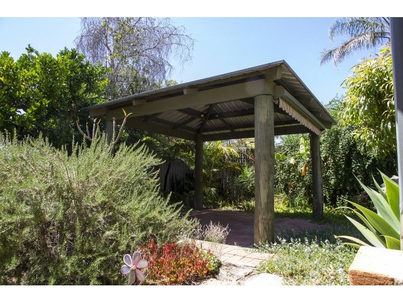 61 Blackadder Road, Swan View WA 6056