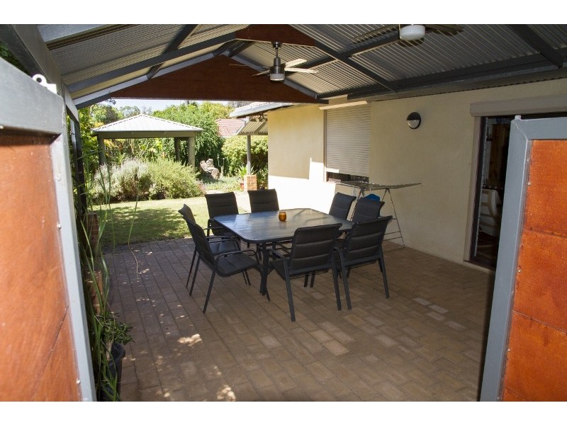 61 Blackadder Road, Swan View WA 6056