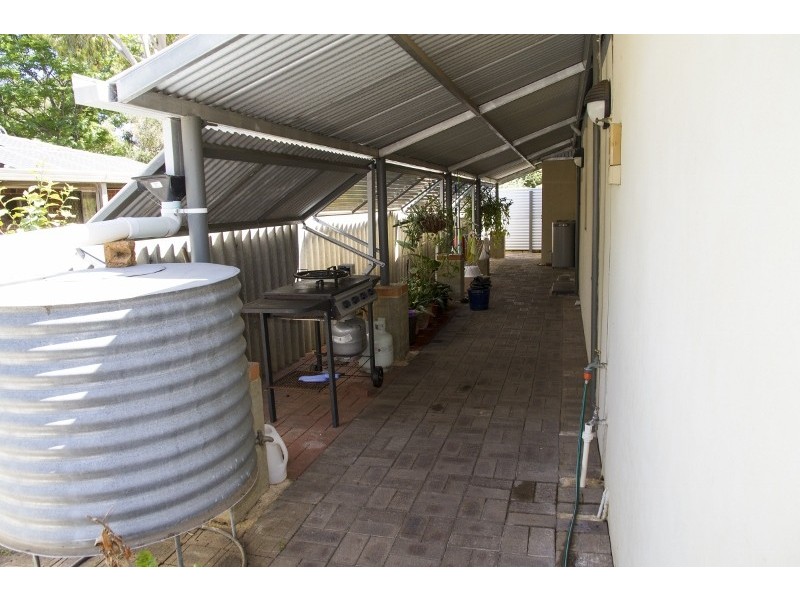 61 Blackadder Road, Swan View WA 6056