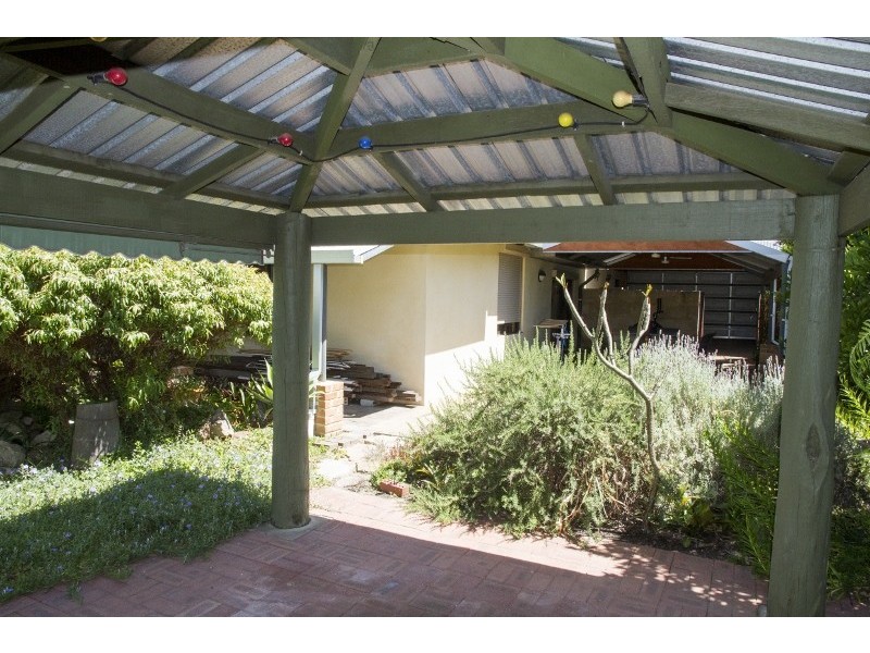 61 Blackadder Road, Swan View WA 6056