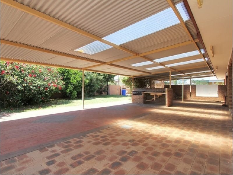 35 Bernley Drive, Viveash WA 6056