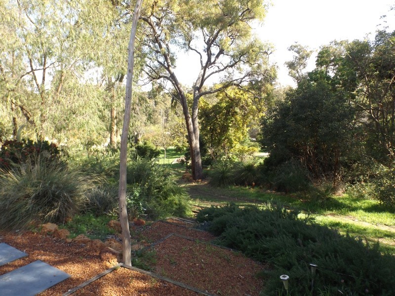 355 Bailey Road, Glen Forrest WA 6071