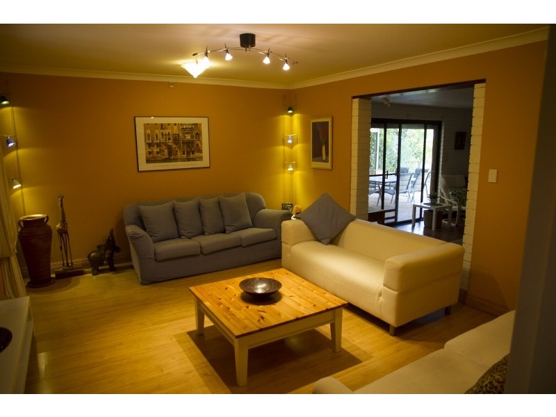 61 Blackadder Road, Swan View WA 6056