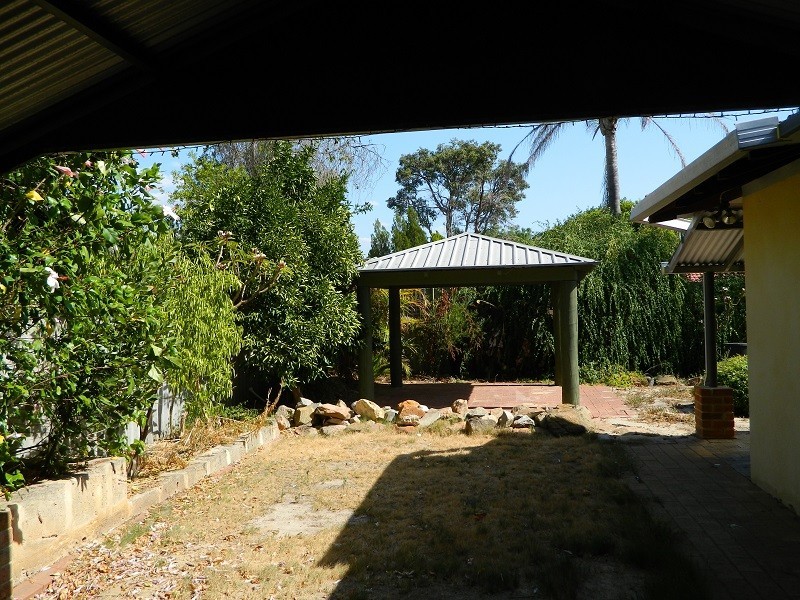 61 Blackadder Road, Swan View WA 6056