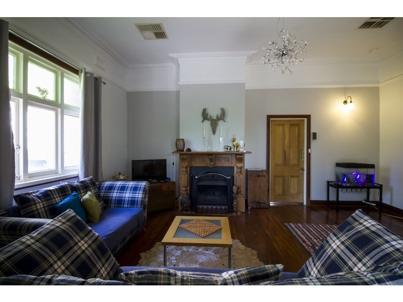 21 Wooloomooloo Road, Greenmount WA 6056