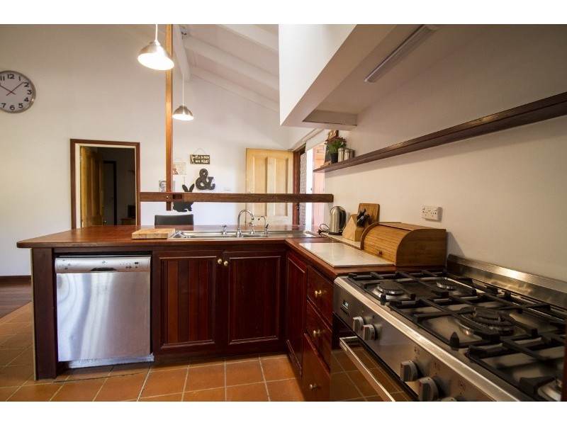21 Wooloomooloo Road, Greenmount WA 6056