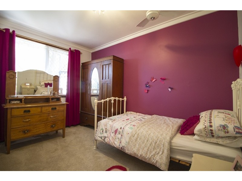 21 Wooloomooloo Road, Greenmount WA 6056