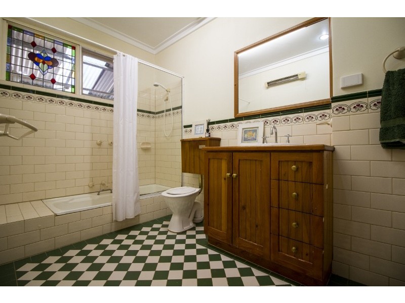 21 Wooloomooloo Road, Greenmount WA 6056