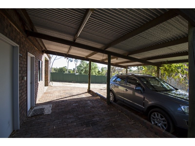 21 Wooloomooloo Road, Greenmount WA 6056