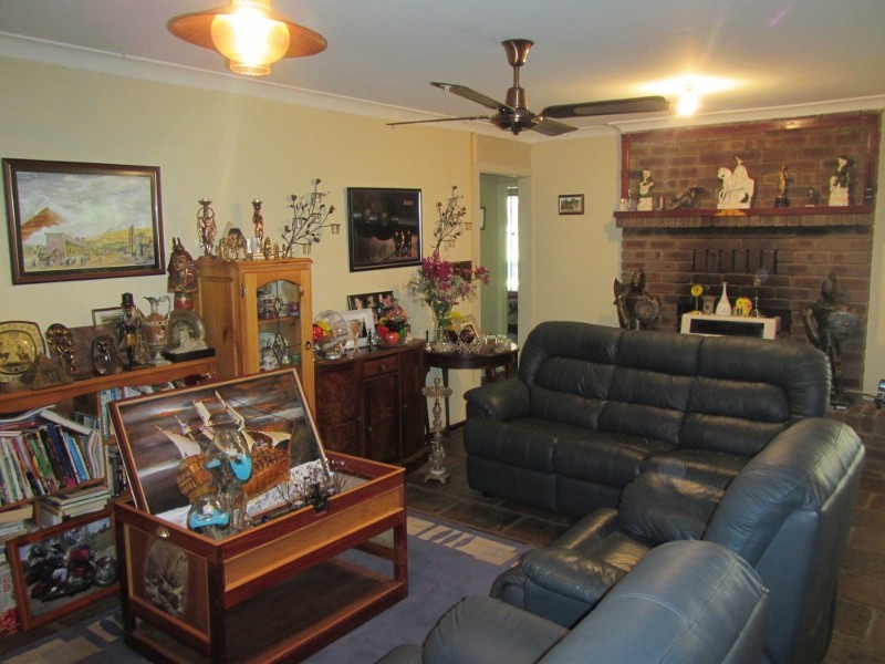 11 Dargin St, Mount Helena WA 6082