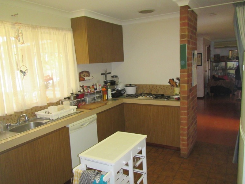 11 Dargin St, Mount Helena WA 6082