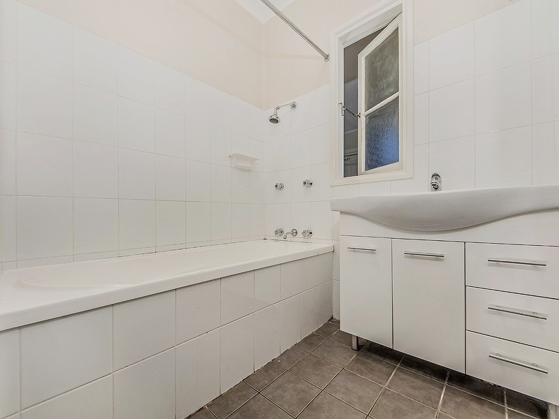 3 Waugh Avenue, Towradgi NSW 2518