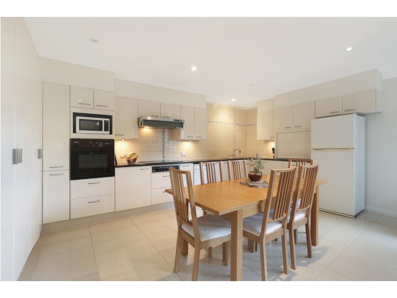 214 Gladstone Avenue, Mount Saint Thomas NSW 2500