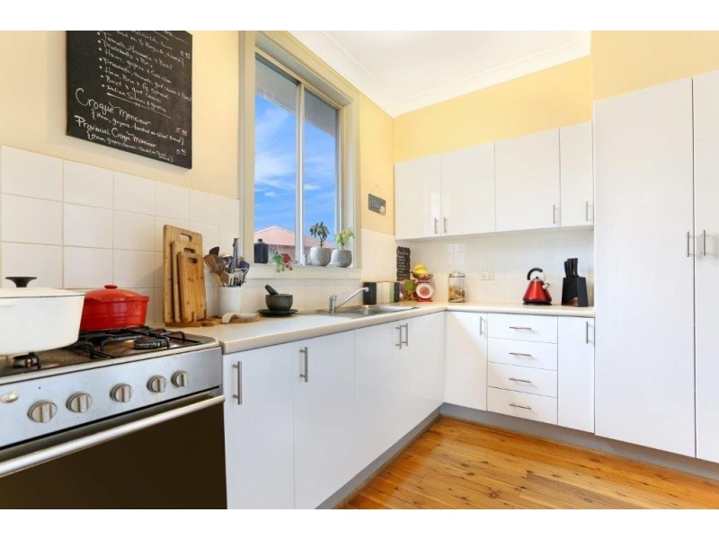 20 Blackman Parade, Unanderra NSW 2526