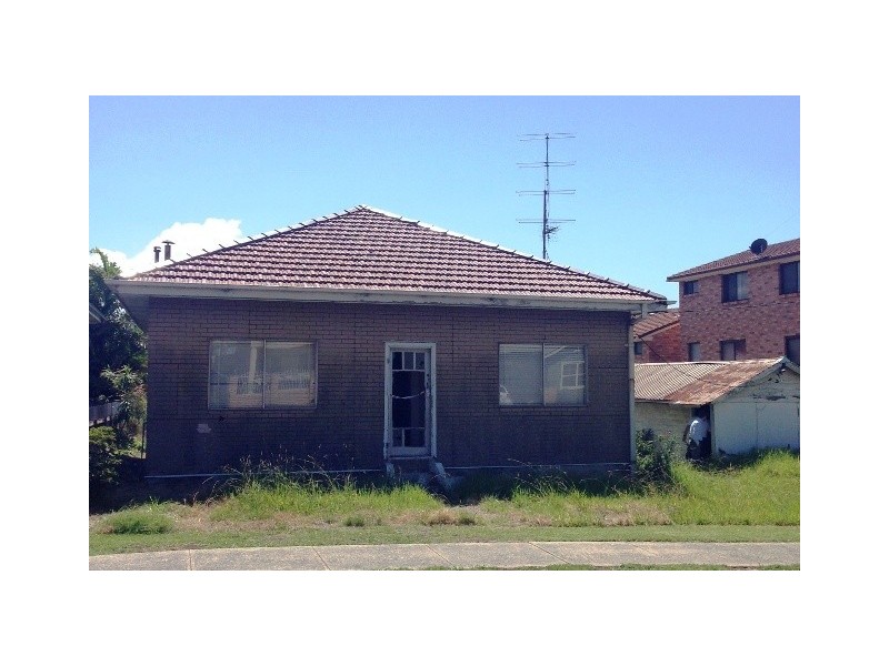 6 Heaslip Street, Coniston NSW 2500