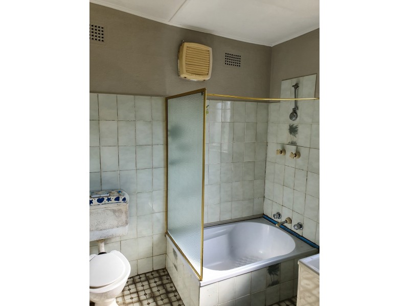 138 Lake Avenue, Cringila NSW 2502