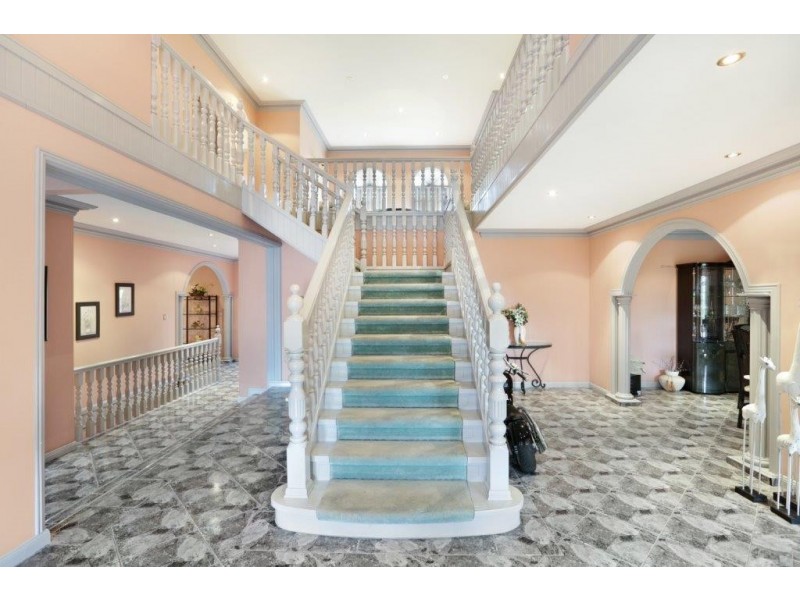 8 Jarrah Crescent, Cordeaux Heights NSW 2526