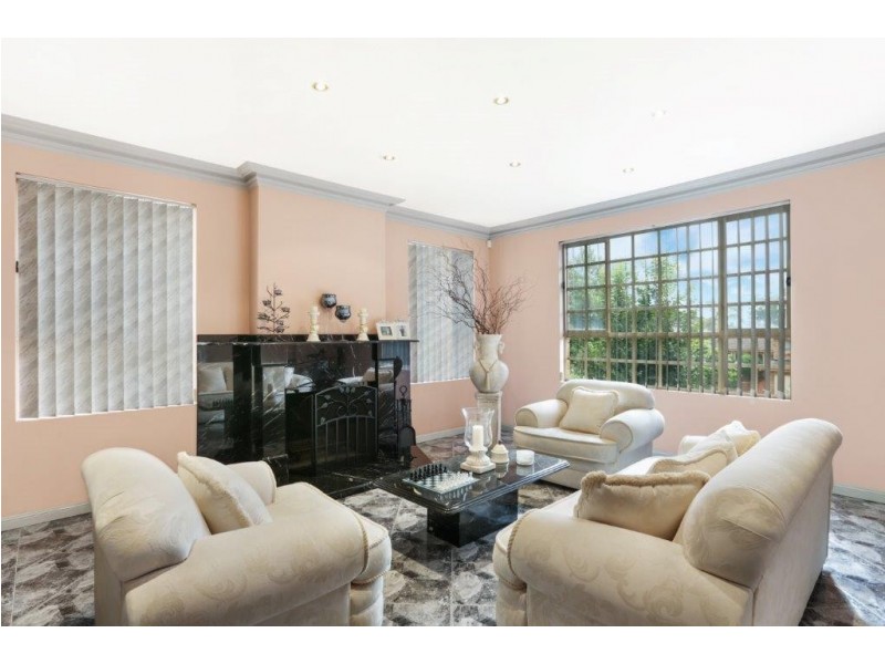 8 Jarrah Crescent, Cordeaux Heights NSW 2526