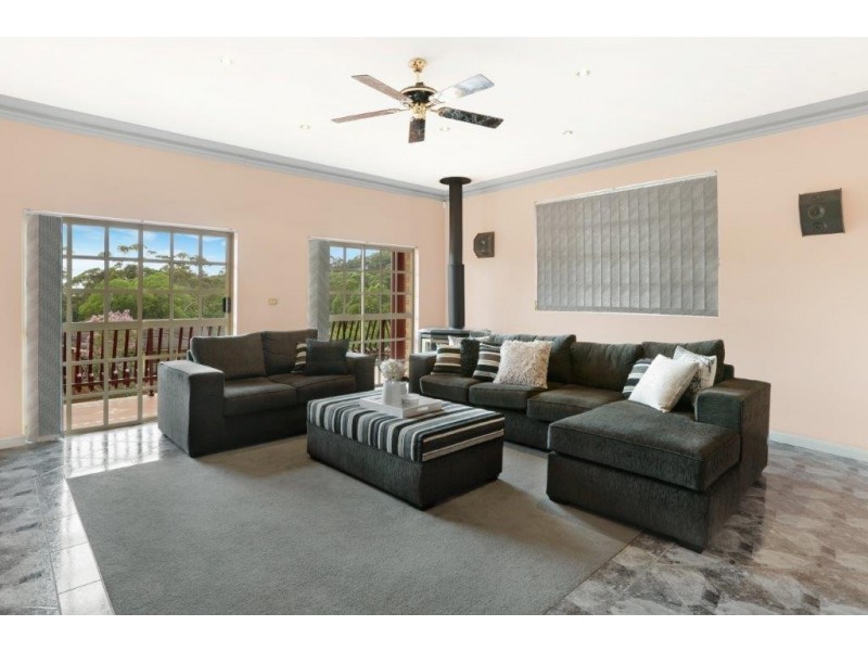 8 Jarrah Crescent, Cordeaux Heights NSW 2526