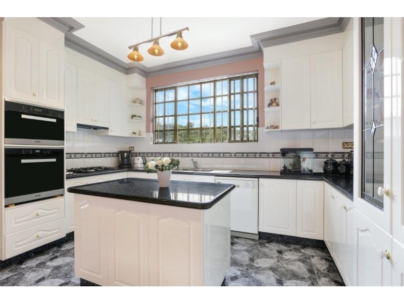 8 Jarrah Crescent, Cordeaux Heights NSW 2526