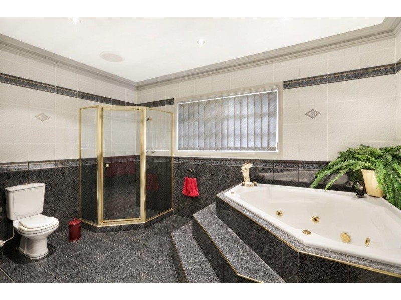 8 Jarrah Crescent, Cordeaux Heights NSW 2526