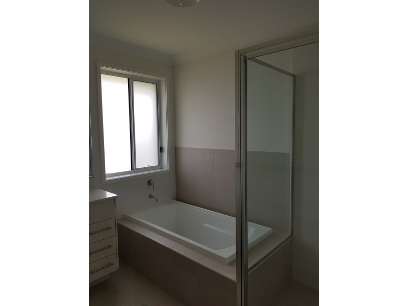2/91 College Place, Flinders NSW 2529