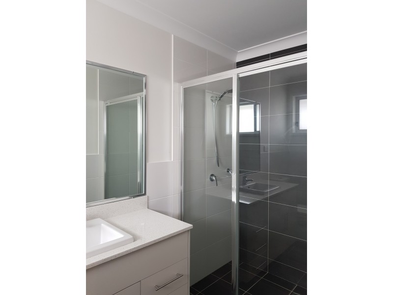 2/91 College Place, Flinders NSW 2529