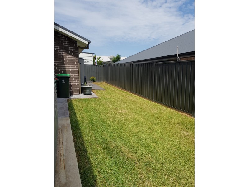 2/91 College Place, Flinders NSW 2529