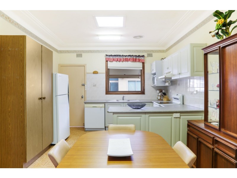 14 Thurston Crescent, Corrimal NSW 2518