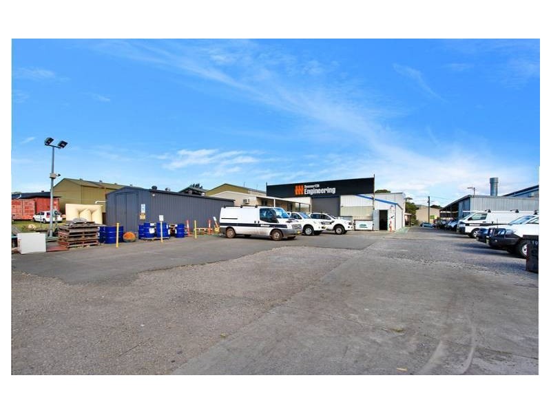 10 Orangegrove Road, Unanderra NSW 2526