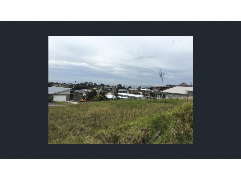 15 Backhouse Road, Lake Heights NSW 2502