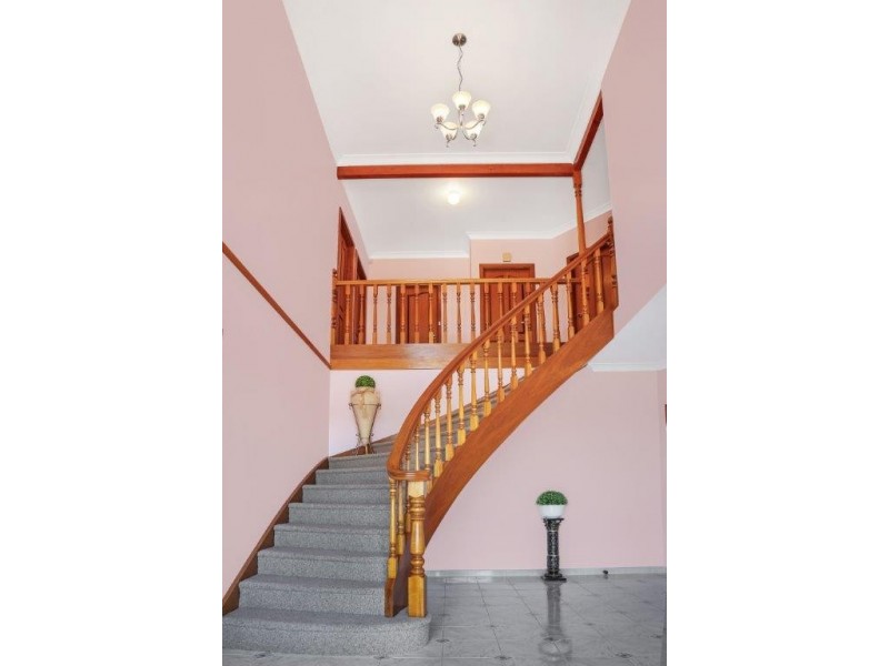 95 Derribong Drive, Cordeaux Heights NSW 2526