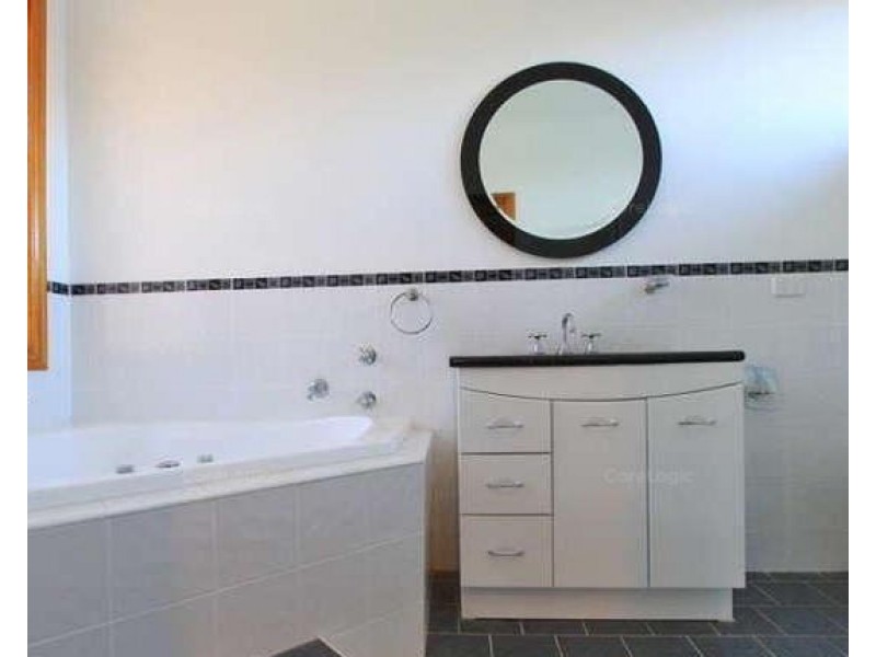 96 Beatus Street, Unanderra NSW 2526