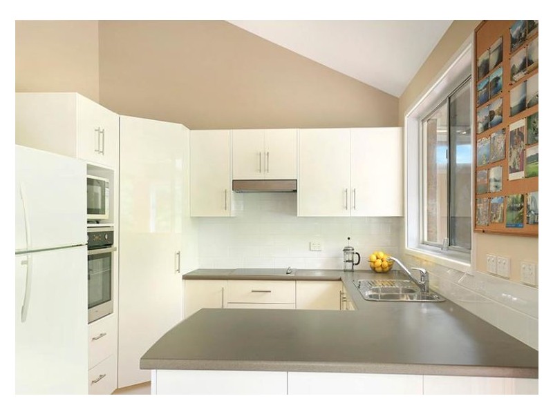 Room 1/73 Stanley Avenue, Farmborough Heights NSW 2526