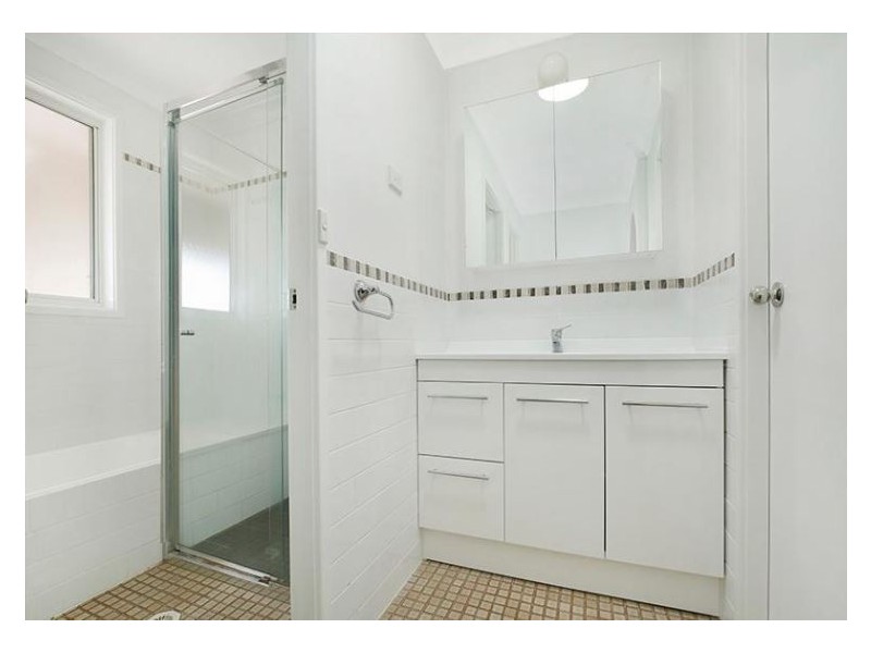 Room 1/73 Stanley Avenue, Farmborough Heights NSW 2526