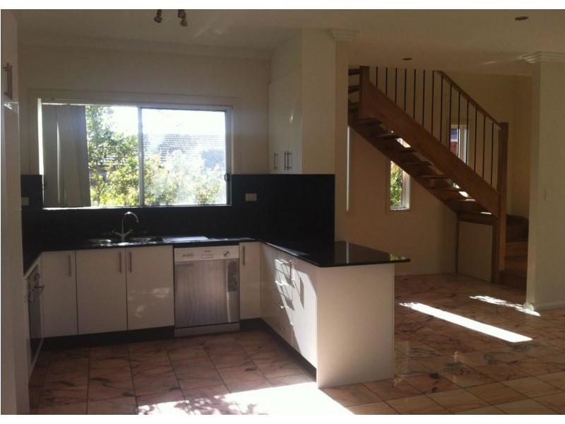 22a Rowland Avenue, Wollongong NSW 2500