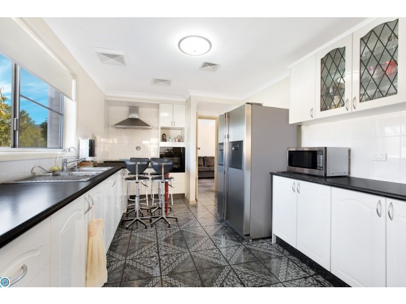 28 McAndrew Crescent, Mangerton NSW 2500