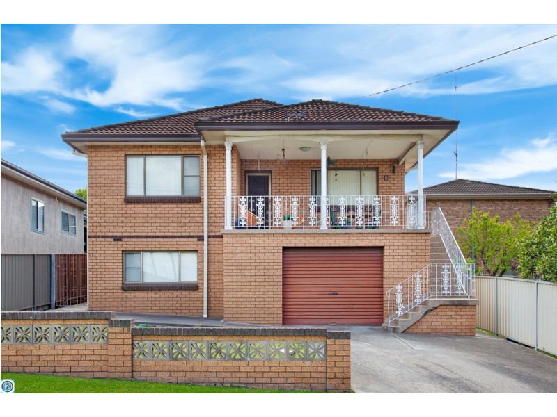 6 Robertson Street, Coniston NSW 2500