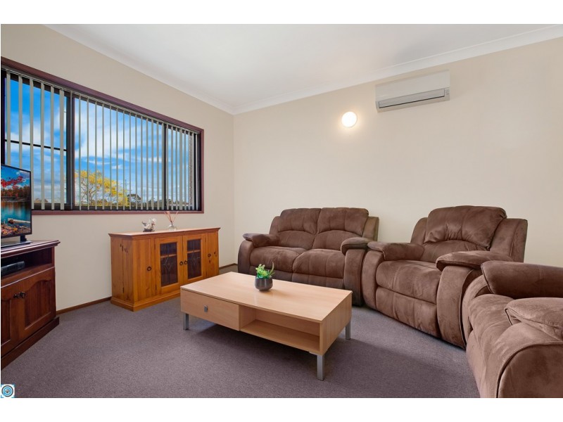 6 Robertson Street, Coniston NSW 2500