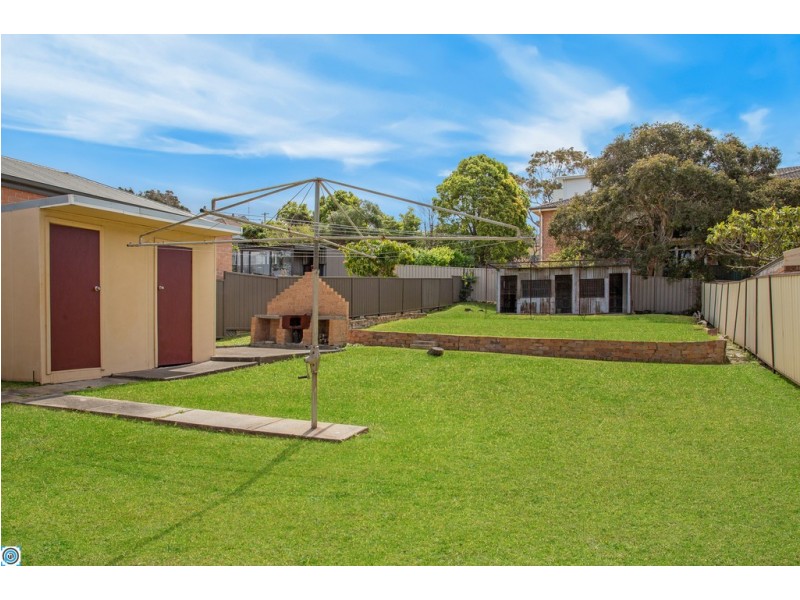 6 Robertson Street, Coniston NSW 2500