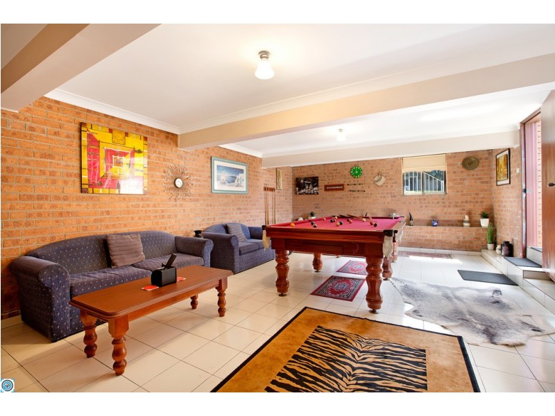 6 Robertson Street, Coniston NSW 2500