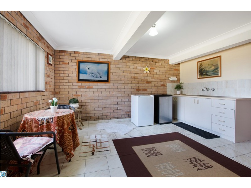 6 Robertson Street, Coniston NSW 2500