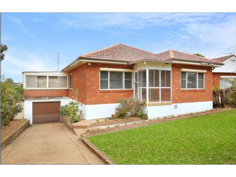15 BUKARI STREET, West Wollongong NSW 2500