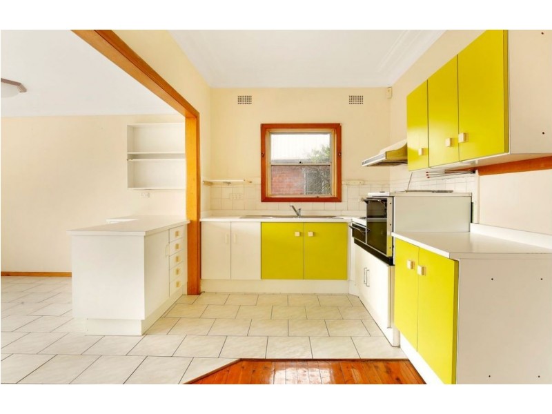 15 BUKARI STREET, West Wollongong NSW 2500
