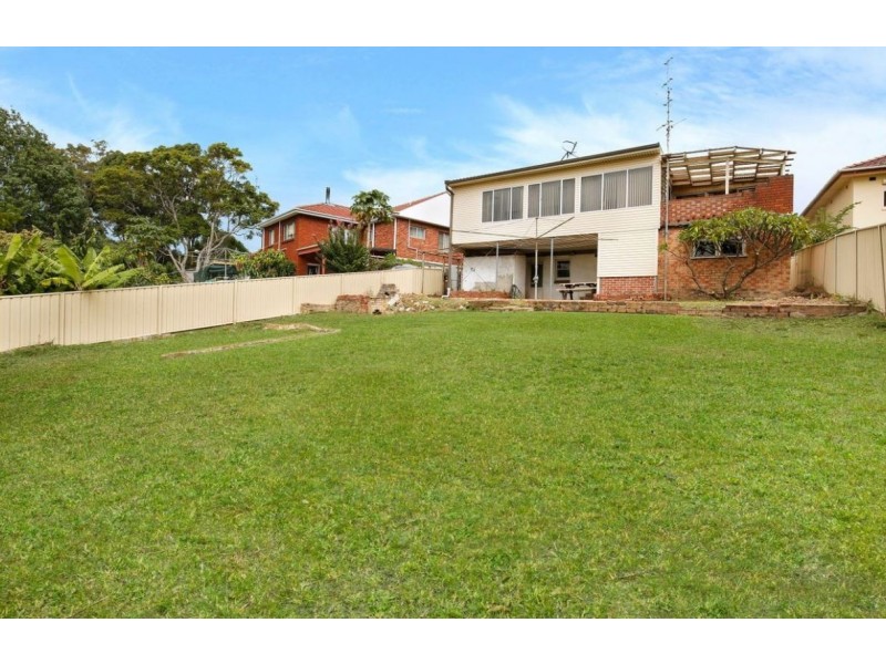 15 BUKARI STREET, West Wollongong NSW 2500