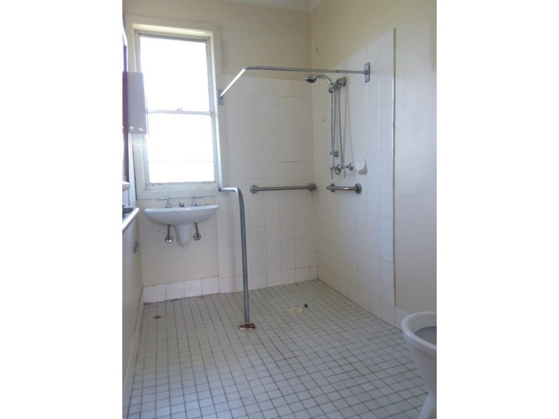 27 Carr Parade, Unanderra NSW 2526